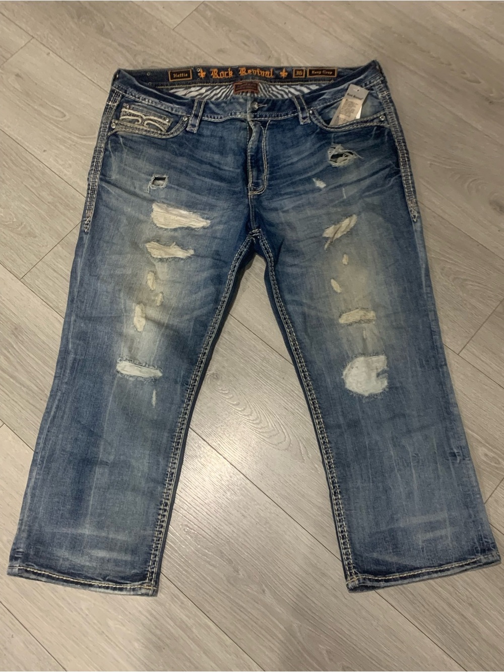 Brand New Women’s Rock Revival Hettie Easy Crop Distressed Light Blue Jeans